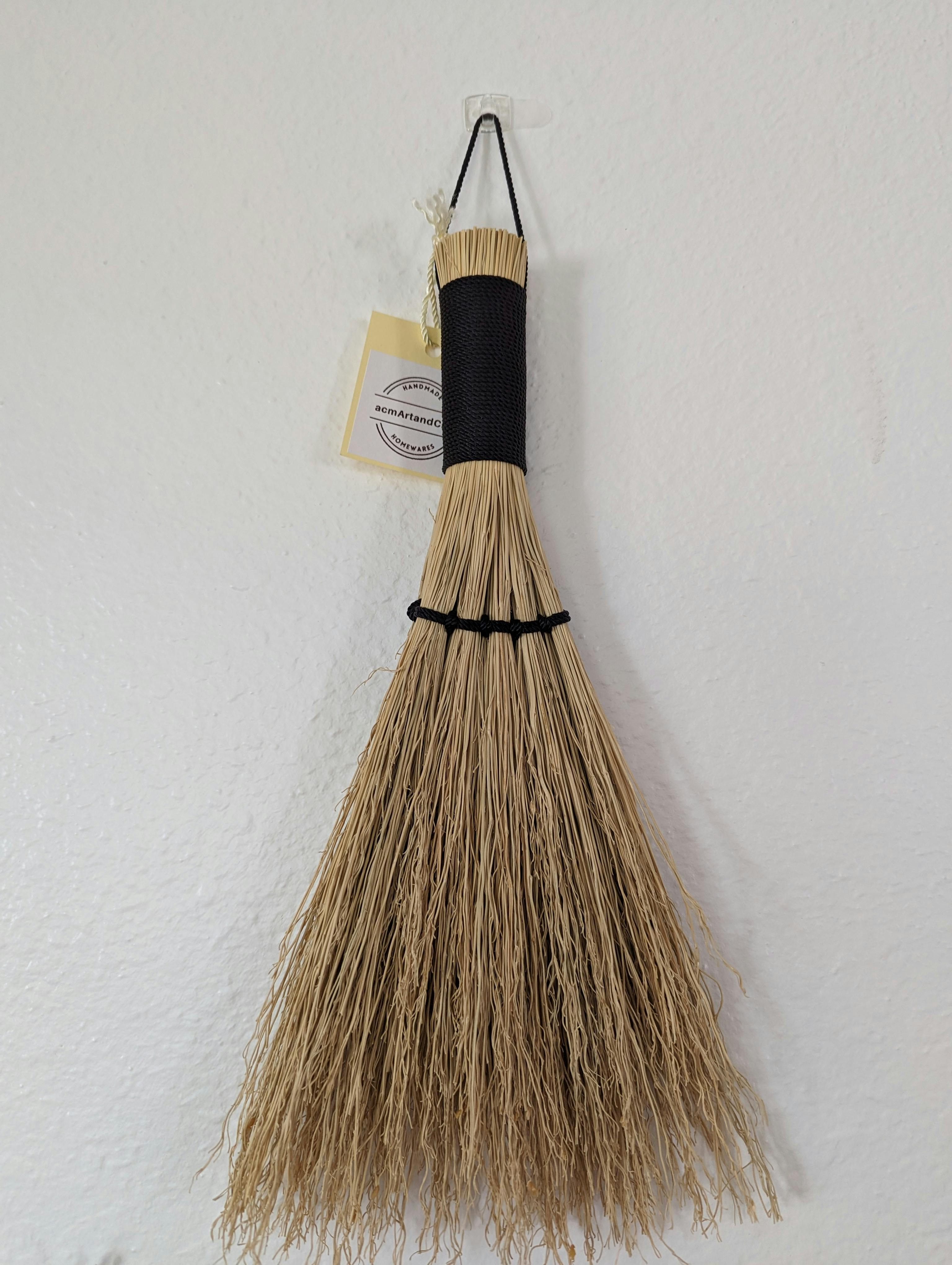 Hand whisk broom