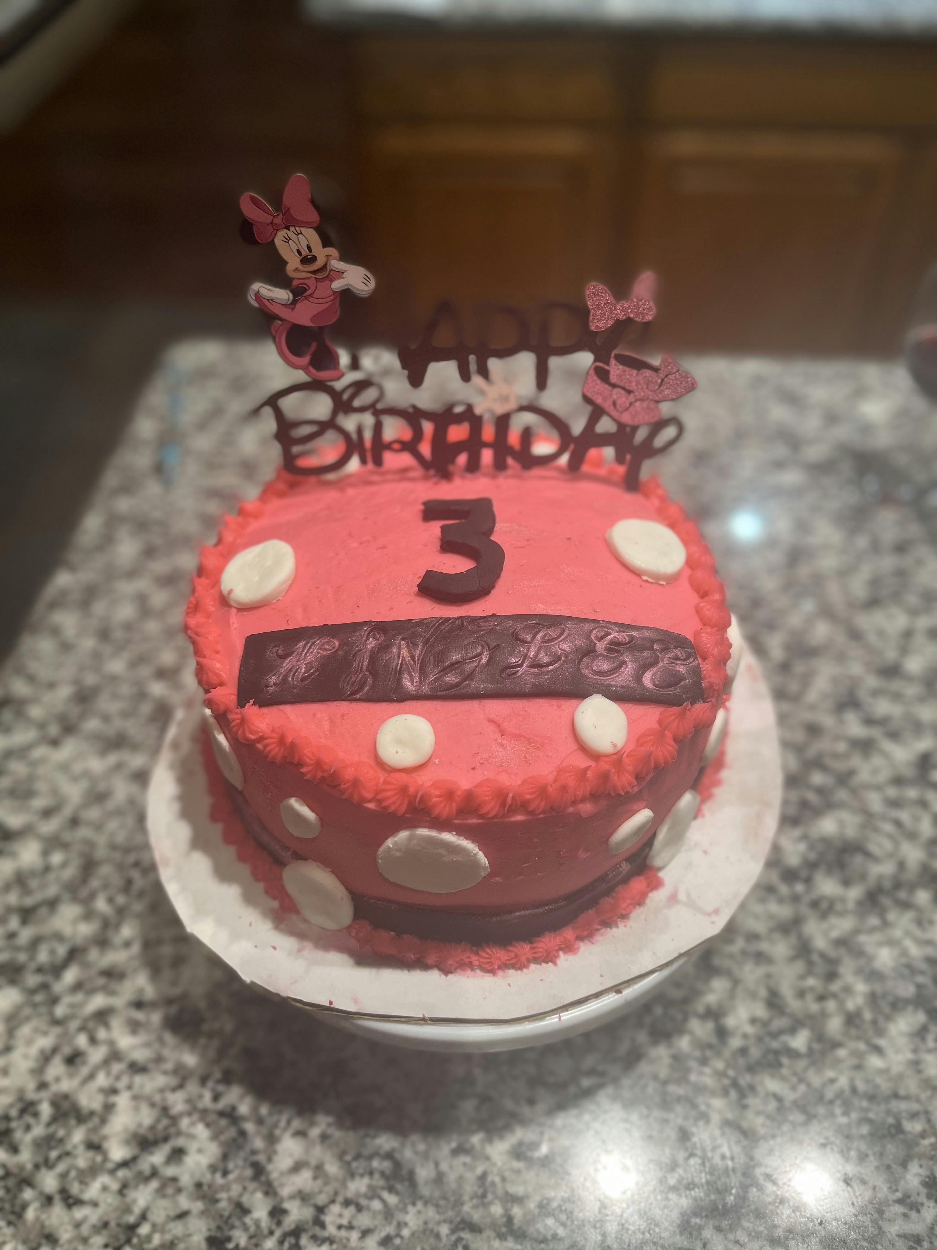 Minnie Mouse Cake + Cupcakes 