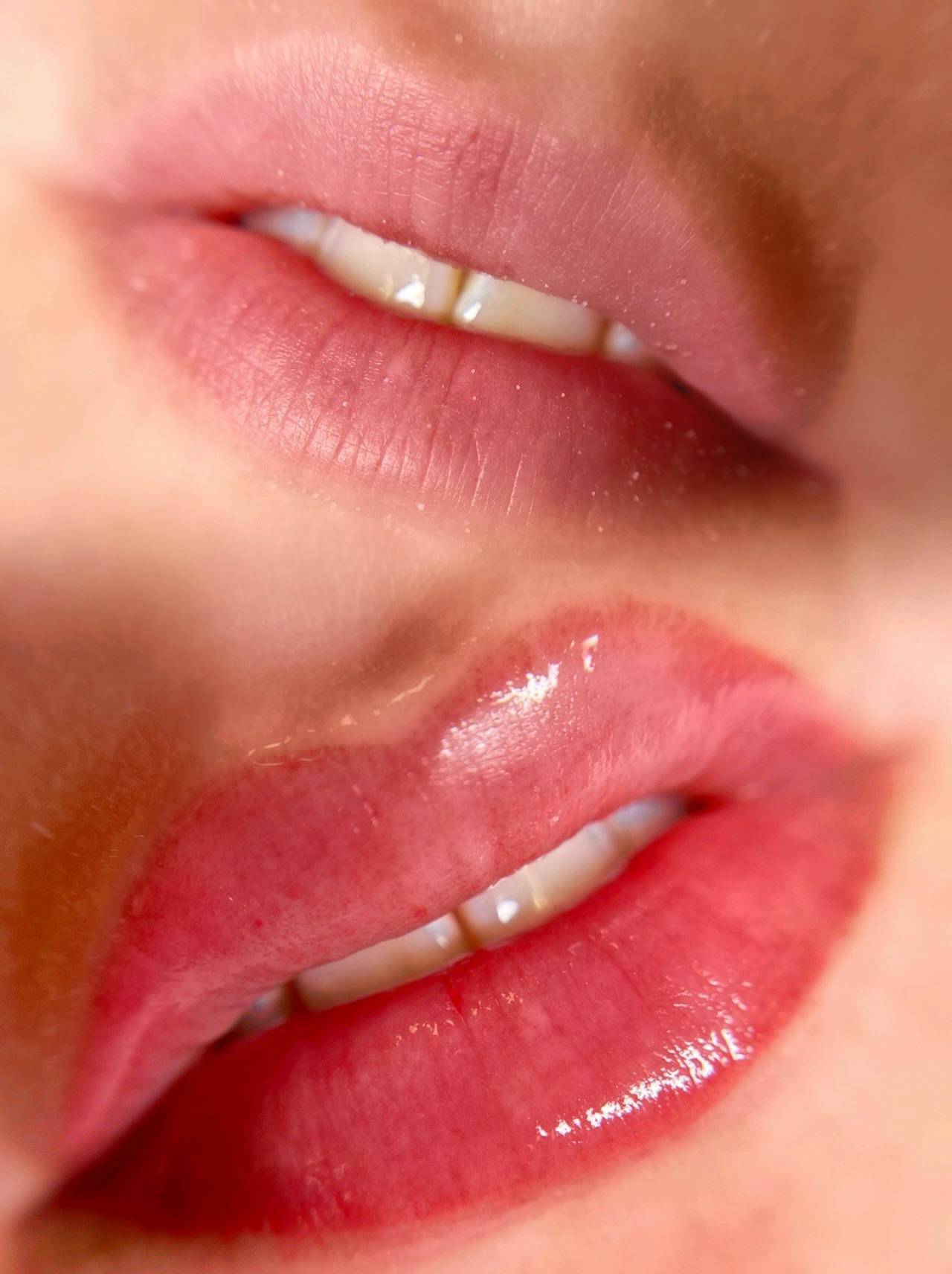 Lip Blushing 