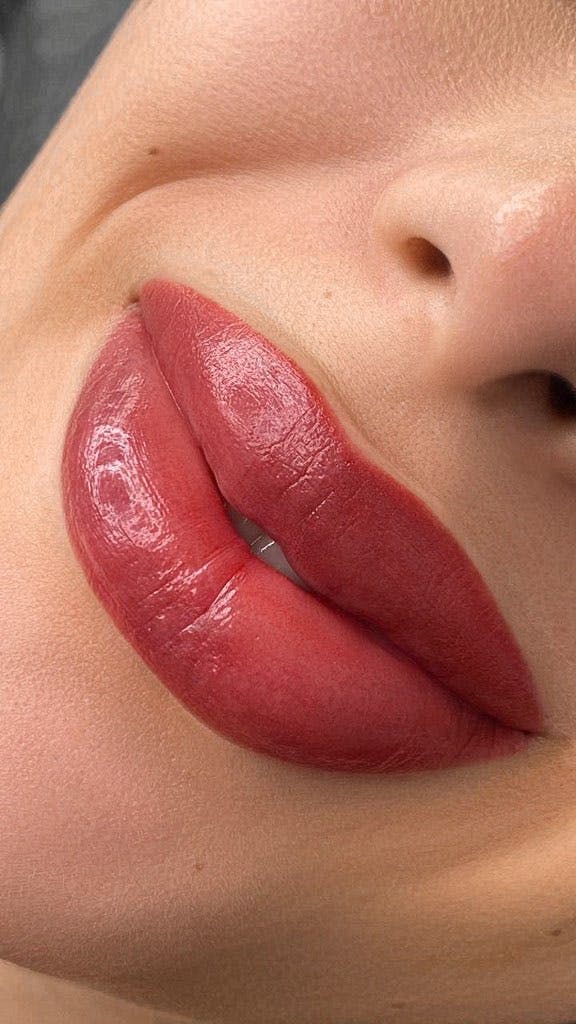 Permanent lipstick