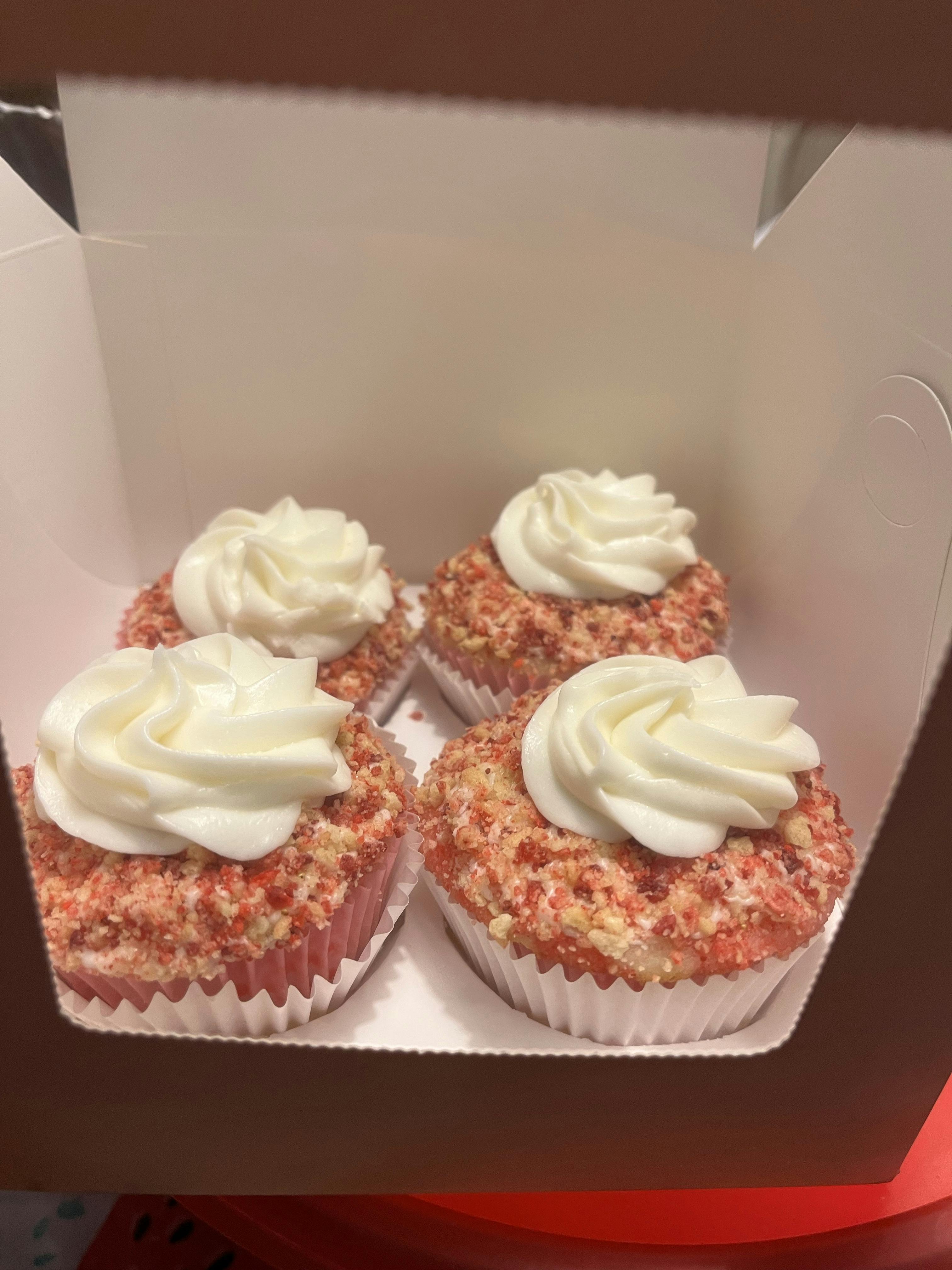 Strawberry  Crunch Cupcakes 