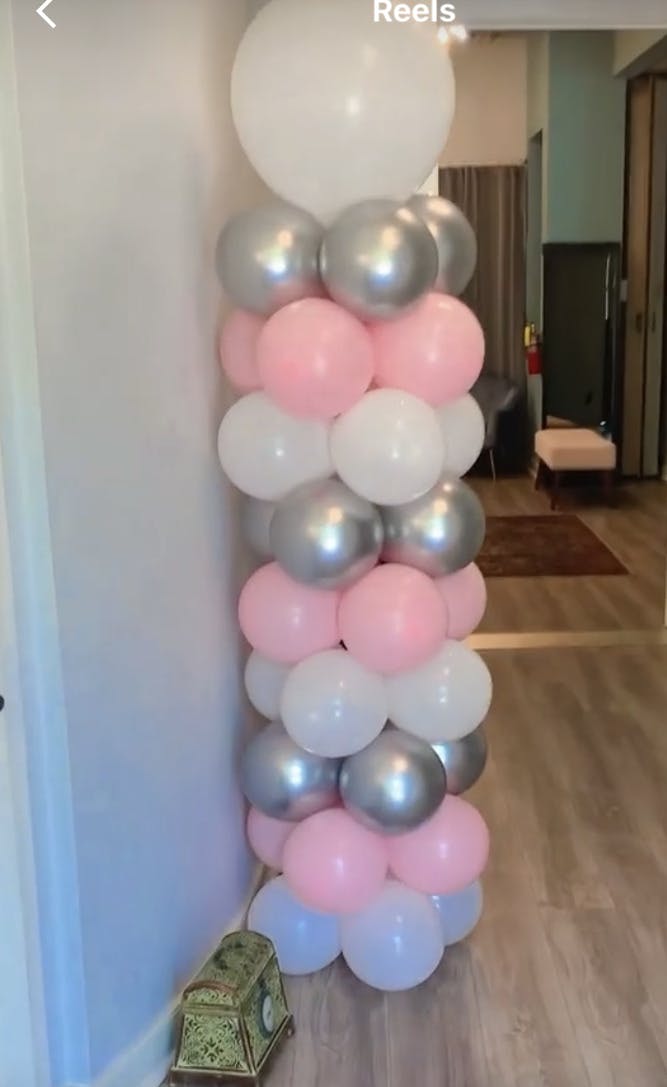 2 balloon columns 