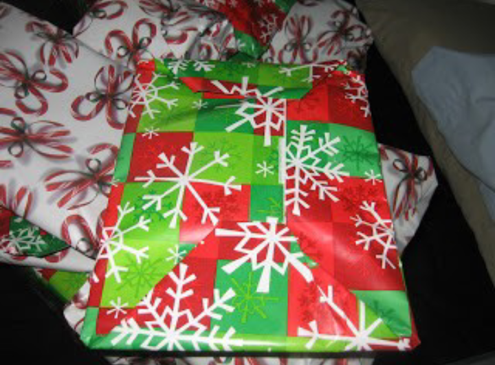 Small/medium gift wrapping 