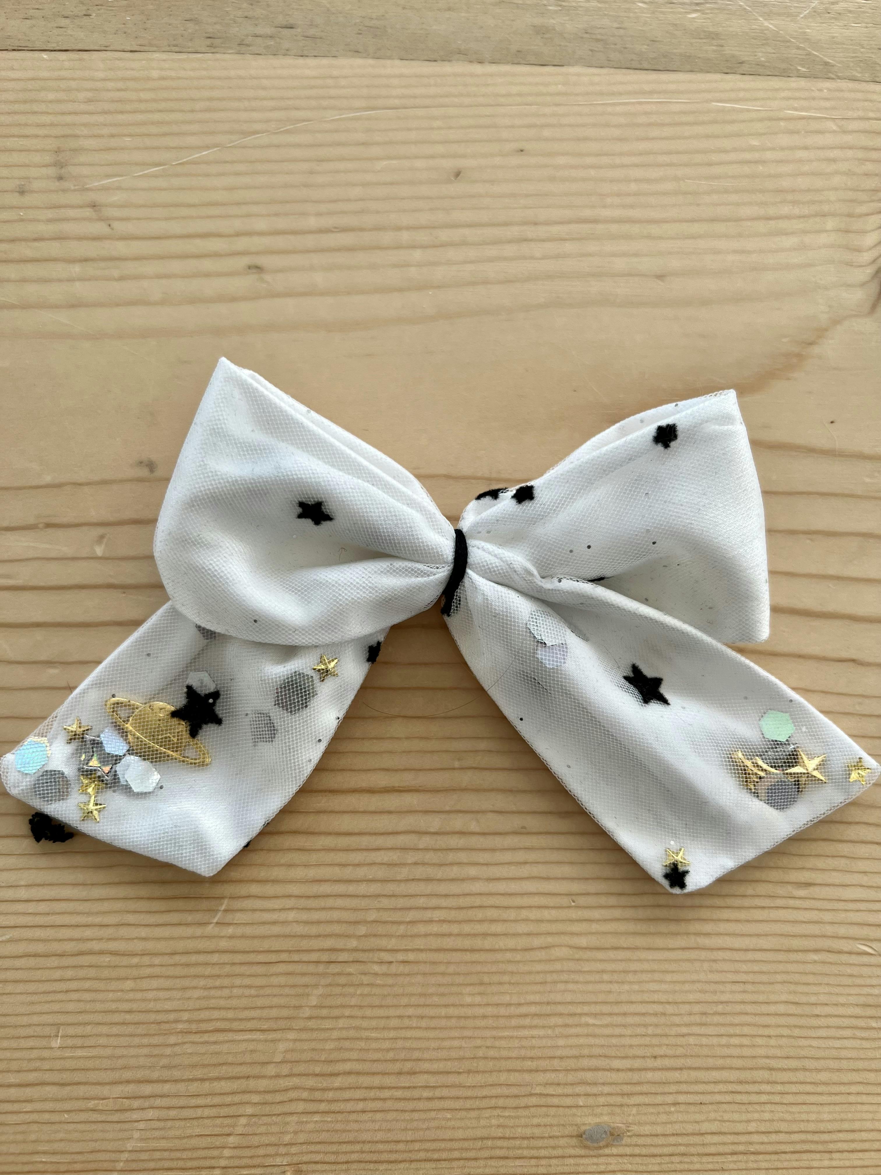 Space shaker hair bow 