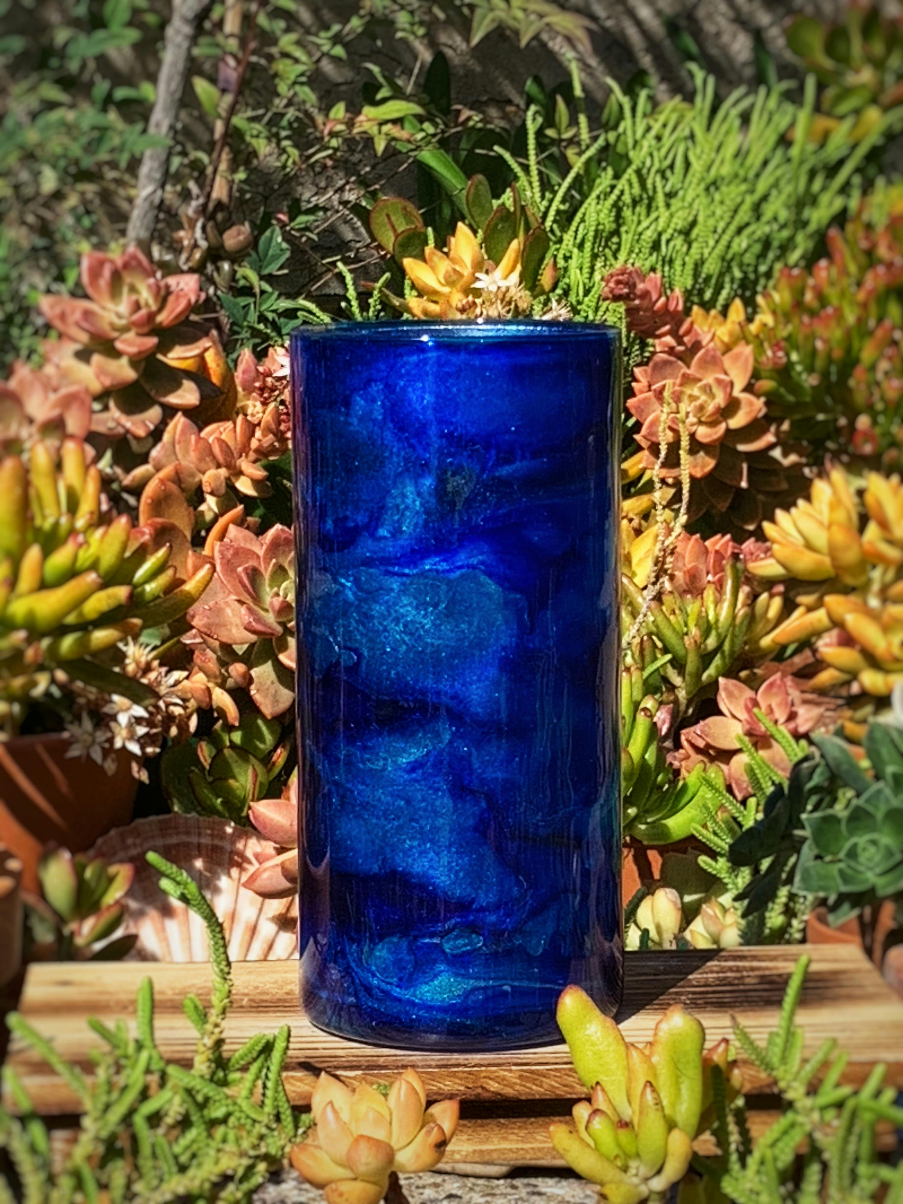 Glass vase finished with resin in shades of blue