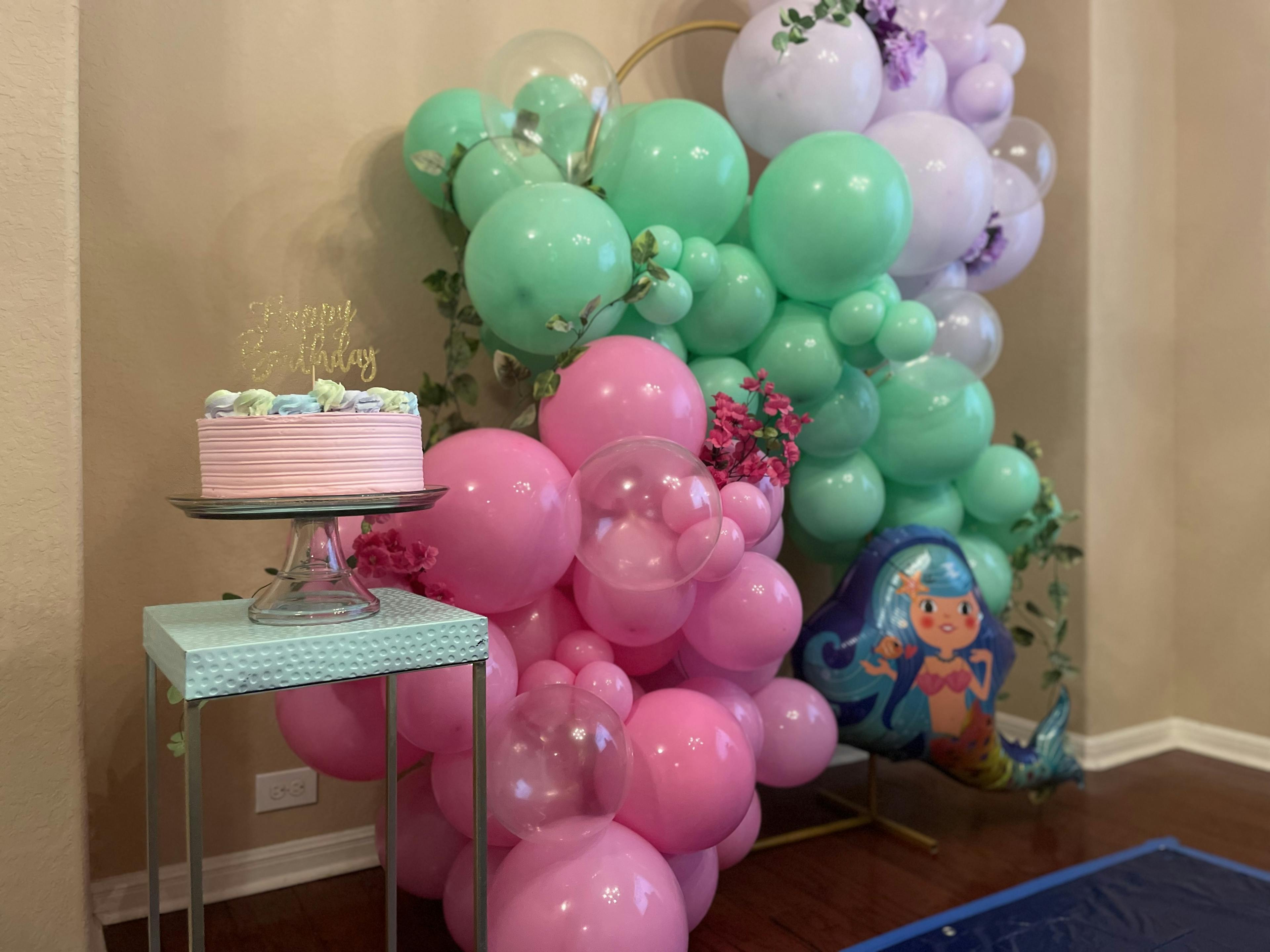 Arch Balloon Backdrop with matching Cake Stand 